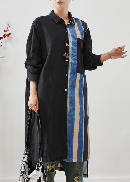 Feines schwarzes asymmetrisch gestreiftes Leinenhemdkleid Sommer