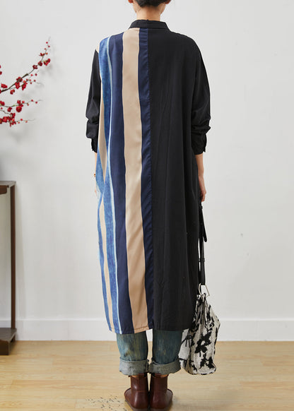 Feines schwarzes asymmetrisch gestreiftes Leinenhemdkleid Sommer