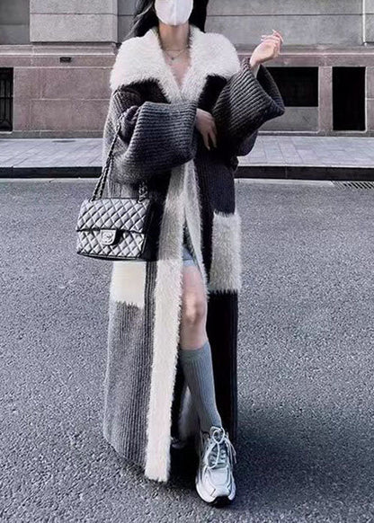 Feiner schwarzer langer Strickcardigan mit Peter-Pan-Kragen, Taschen und Patchwork-Muster aus Nerzhaar für den Winter