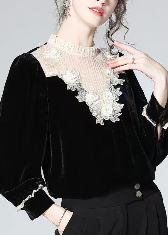 Feines schwarzes Stehkragen-Top aus Seidenvelours mit Spitzen-Patchwork-Oberteil im Herbst