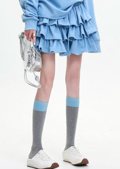 Feines blaues, mehrlagiges Rüschenoberteil und Rock aus Baumwolle, zweiteiliges Set für den Frühling