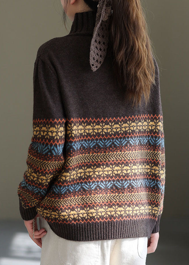 Feines Schokoladen-Rollkragen-Stricktop für den Winter