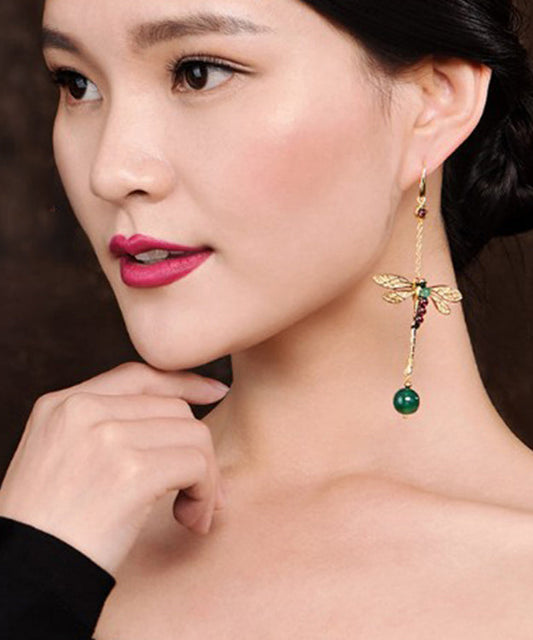 Pendientes asimétricos de libélula con ágata y granate en oro fino de 14 quilates