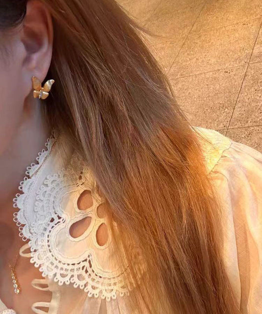 Pendientes de oro fino con circonitas y mariposas doradas del antiguo Dharma