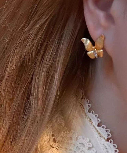 Feine goldene Ohrstecker mit Zirkonia-Motiv im Stil des antiken Dharma-Schmetterlingsmotivs