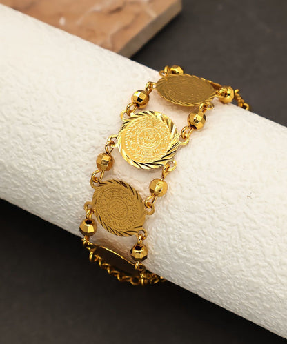 Doppellagiges Armband mit Münzanhänger aus feinem Gold und Sterlingsilber mit Übergoldung.