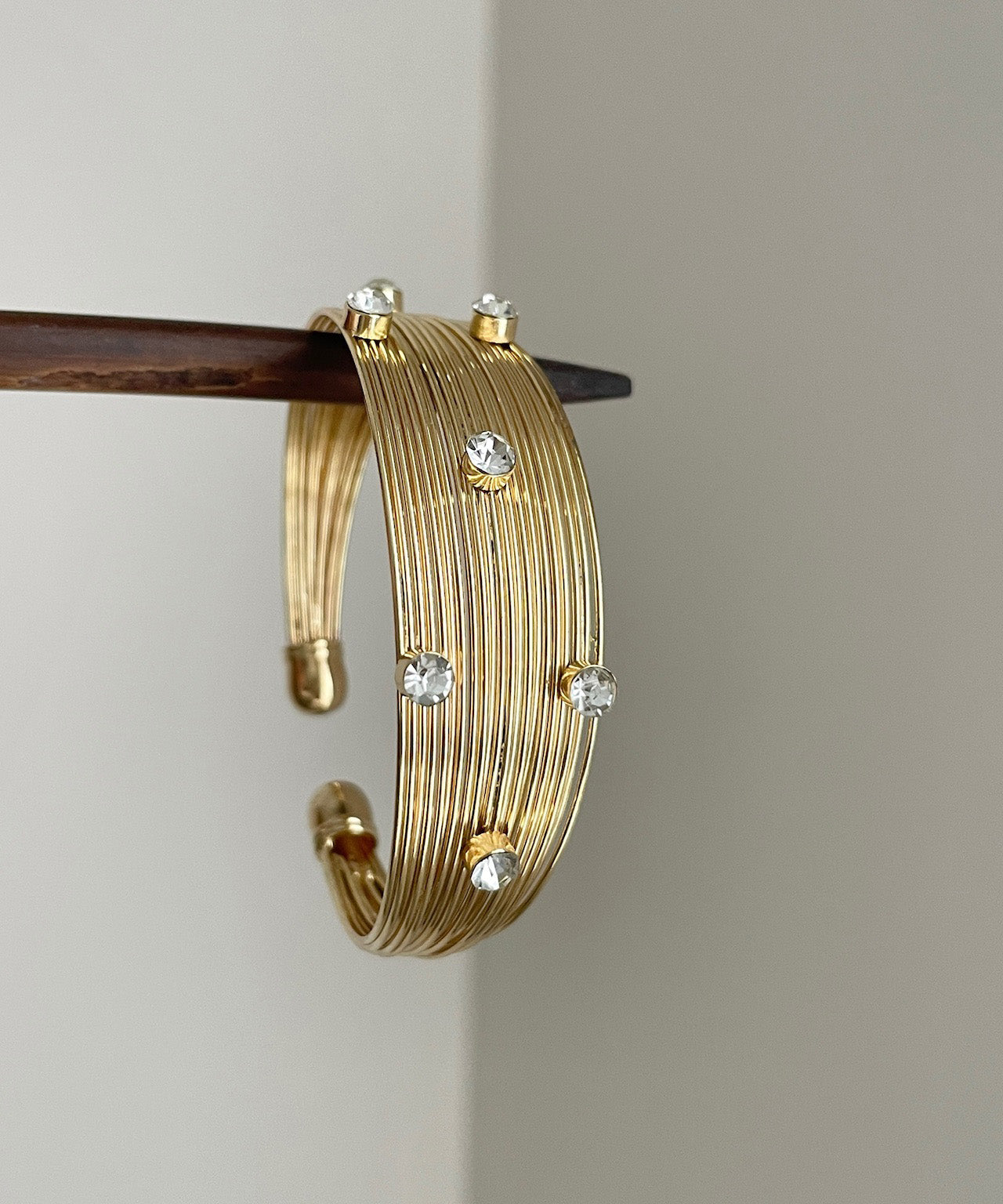 Armreif aus Feingold, Sterlingsilber, vergoldet, mit Zirkonia-Kreuzmuster