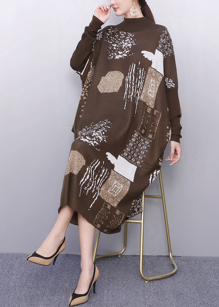 Feines khakifarbenes Oversize-Strickkleid mit Print für den Winter