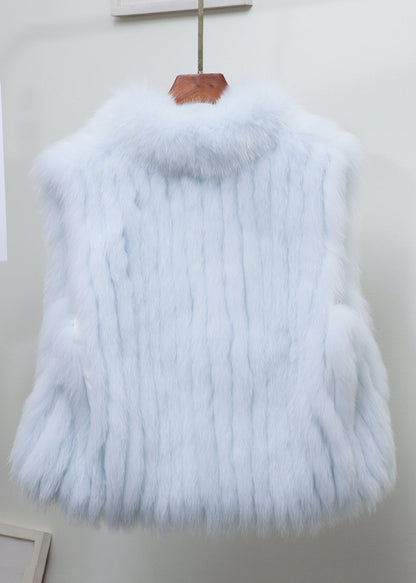 Feine hellblaue Weste mit Stehkragen aus massivem Leder und Pelz, ärmellos