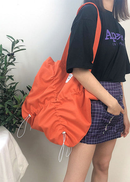 Feine orangefarbene Handtasche aus zerknitterter Baumwolle mit Kordelzug