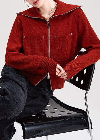 Feine rote Strickjacke mit Reißverschluss und Peter-Pan-Kragen für den Winter