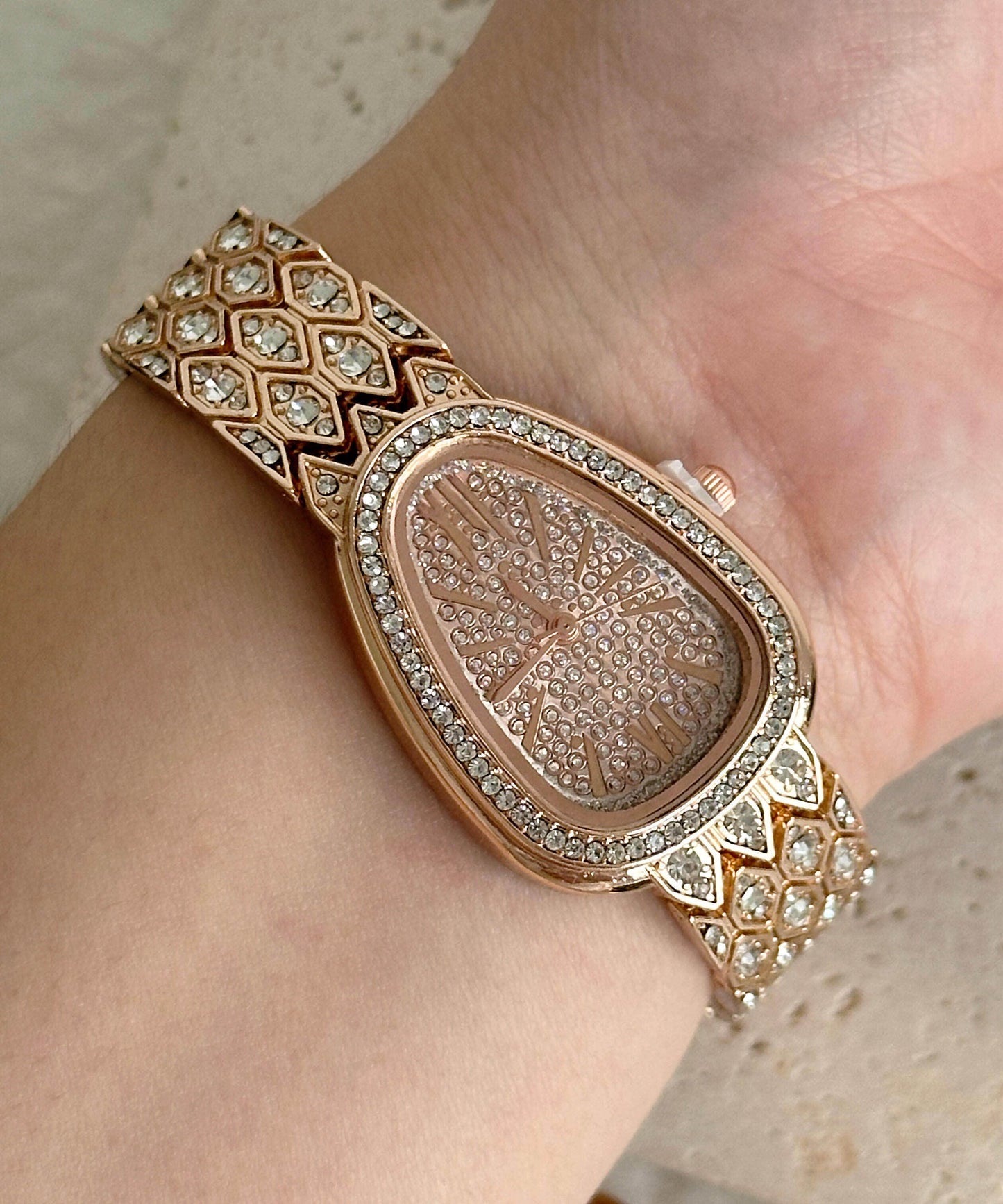 Fine Rose Metal Zircon Quartz Movement Snakelike Watches