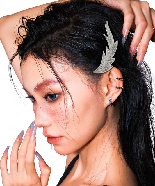 Feine Seide, Kupfer, versilberte Feder, ein Paar Haarnadeln