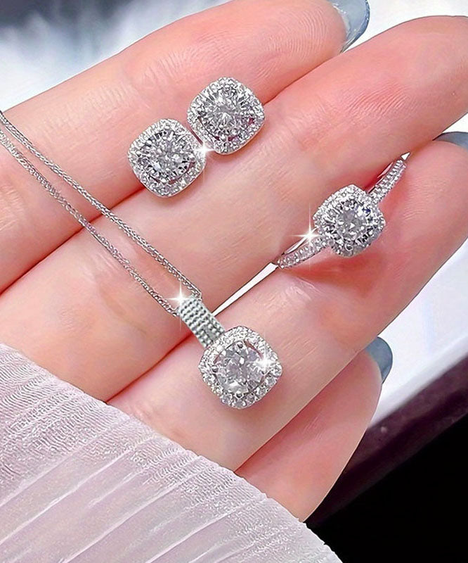 Conjunto de tres piezas de pendientes, anillos y collar con colgante de circonita de acero inoxidable de seda fina.