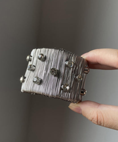 Manschette aus feiner Seide, Sterlingsilber und Zirkonia