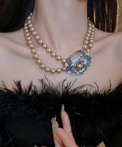 Feine Halskette mit floralem Anhänger aus Sterlingsilber mit Perlen und Zirkonia