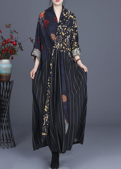 Feines Patchwork-Kleid mit V-Ausschnitt und Bindegürtel für den Herbst und den Urlaub