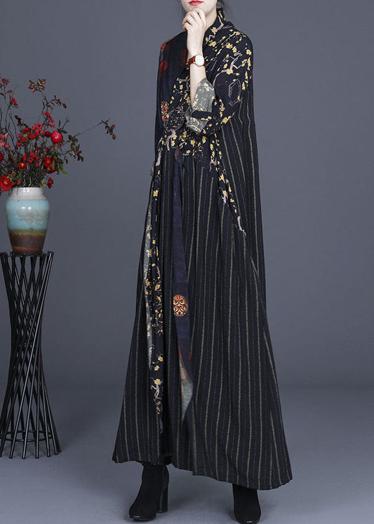 Feines Patchwork-Kleid mit V-Ausschnitt und Bindegürtel für den Herbst und den Urlaub