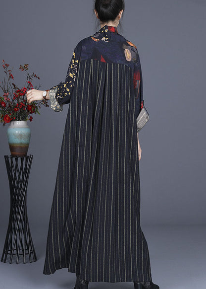 Feines Patchwork-Kleid mit V-Ausschnitt und Bindegürtel für den Herbst und den Urlaub