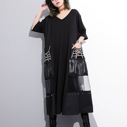 Feines schwarzes Maxikleid aus Baumwolle, übergroßes Reisekleid mit V-Ausschnitt, feine Baumwollkaftane mit Quastentaschen