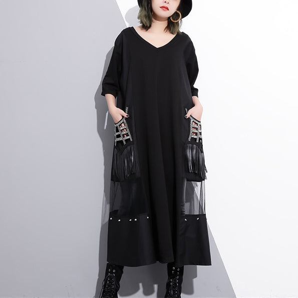 Feines schwarzes Maxikleid aus Baumwolle, übergroßes Reisekleid mit V-Ausschnitt, feine Baumwollkaftane mit Quastentaschen