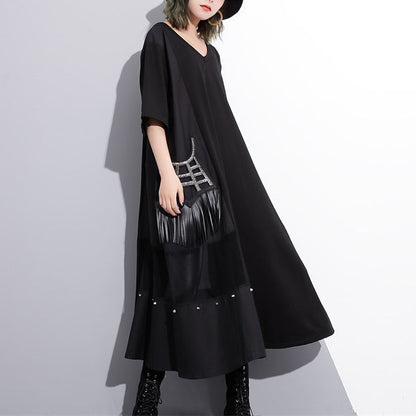 Feines schwarzes Maxikleid aus Baumwolle, übergroßes Reisekleid mit V-Ausschnitt, feine Baumwollkaftane mit Quastentaschen