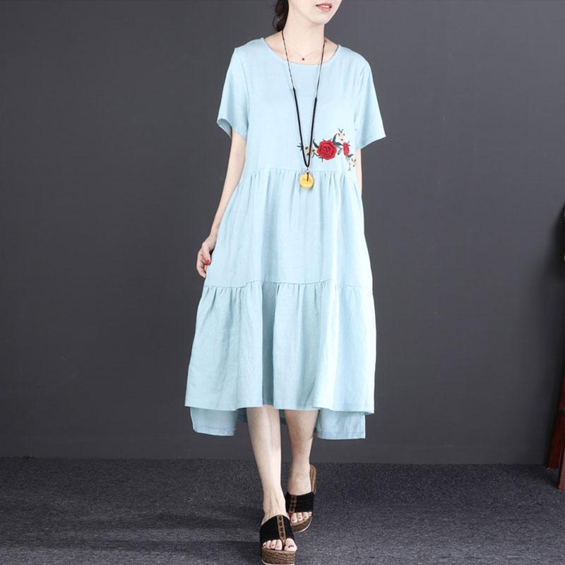 Feines Leinenkleid übergroßes kurzärmliges besticktes Flachskleid mit unregelmäßigem blauen Muster