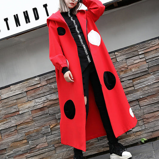 Feiner rot gepunkteter Mantel Oversize-Kapuzen-Outwear Modische seitlich offene Baggy-Langmäntel