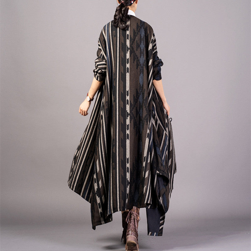 Fein gestreifter langer Mantel, trendige Plus-Size-V-Ausschnitt-asymmetrische Mäntel, elegante Jacken mit Fledermausärmeln