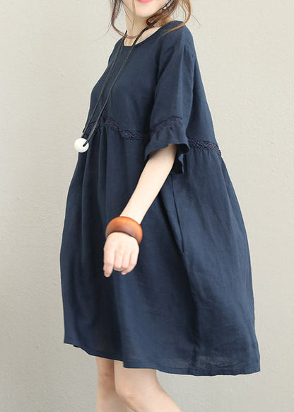 Feines dunkelblaues Leinen-Kniekleid übergroßes Leinen-Baumwollkleid Boutique Flare Ärmel Spitze Patchwork Leinenkleid