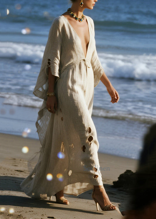 Beigefarbenes, tailliertes, langes Baumwollkleid mit V-Ausschnitt und Rissen für den Frühling