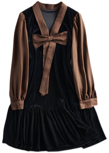 Tailliertes schwarzes V-Ausschnitt-Patchwork-Velourskleid mit Schleife