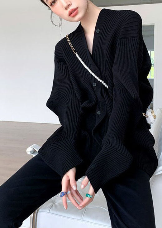 Taillierter schwarzer Herbstpullovermantel mit V-Ausschnitt und asymmetrischem Knopfdesign