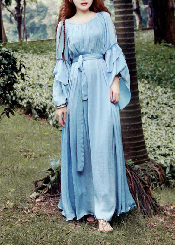 Tailliertes blaues O-Ausschnitt-Kleid mit Bindegürtel und extra großem Saum aus Seide mit Blütenblattärmeln