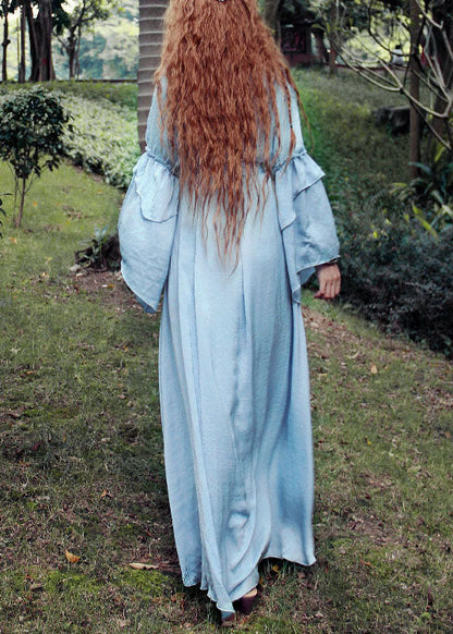 Tailliertes blaues O-Ausschnitt-Kleid mit Bindegürtel und extra großem Saum aus Seide mit Blütenblattärmeln