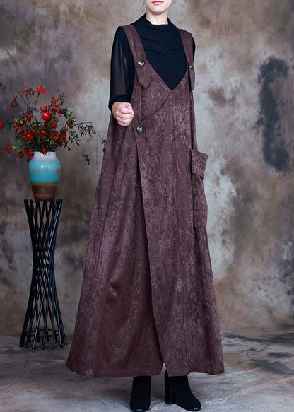 Figurbetontes, schokoladenbraunes, asymmetrisches Samtkleid mit Taschen, ärmellos