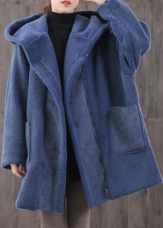 Taillierter, schokoladenbrauner, lockerer, dicker Wintermantel mit langen Ärmeln und Kapuze