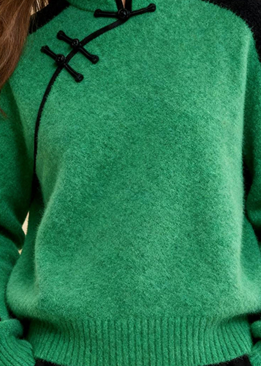 Figurbetonter, farblich abgesetzter Stehkragenpullover aus bedruckter Baumwolle für den Frühling