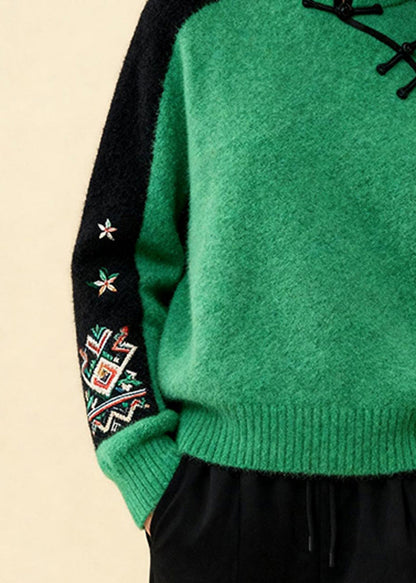 Figurbetonter, farblich abgesetzter Stehkragenpullover aus bedruckter Baumwolle für den Frühling