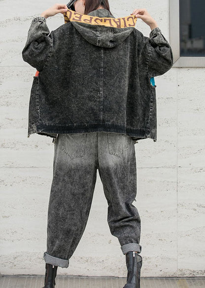 Taillierter Denim-Patchwork-Strickmantel mit Kapuze und Taschen, lange Ärmel