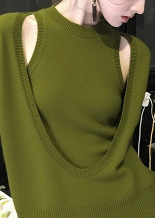 Zweiteiliges Set aus tailliertem, grünem Baumwollstrickoberteil und -weste mit Rundhalsausschnitt für den Frühling