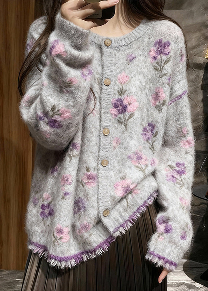 Taillierte graue Strickjacke mit Rundhalsausschnitt, Blumenmuster, Quasten und Knöpfen – Frühling