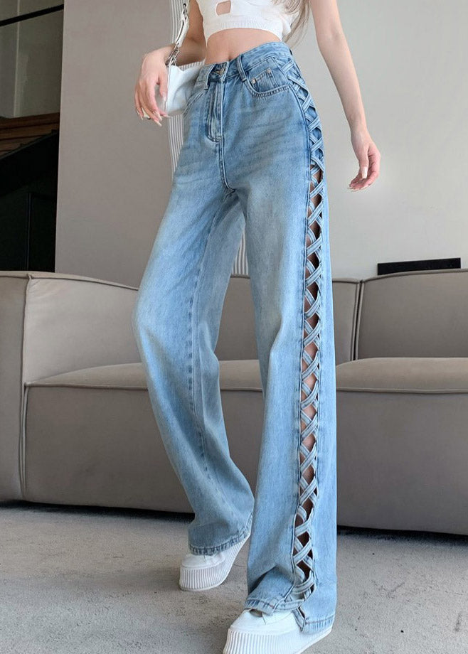 Figurbetonte hellblaue High-Waist-Jeans mit weitem Bein und Cut-Outs, Herbst