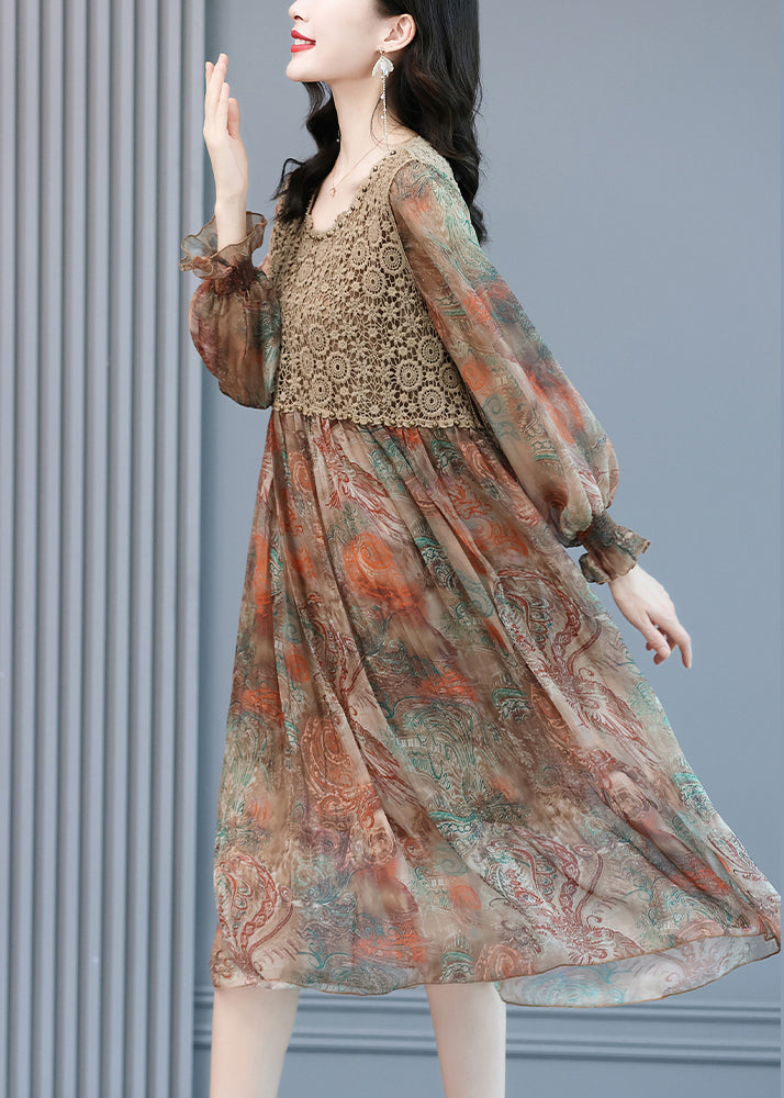 Tailliertes Partykleid aus Chiffon mit Rundhalsausschnitt, Print und Spitze und Patchwork