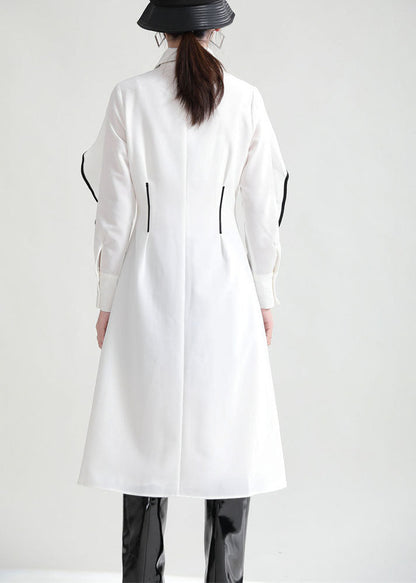 Tailliertes weißes Rüschen-Peter-Pan-Kragen-Hemdkleid Frühling