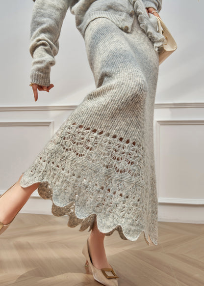 Zweiteiliges Strickset mit Blumenmuster, grau, gerüscht und mit Lochmuster, Winter