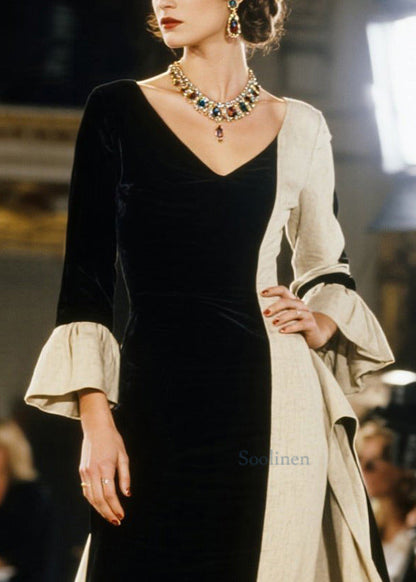 Französisches schwarzes asymmetrisches Patchwork-Abendkleid mit seitlichem Schlitz und ausgestellten Ärmeln