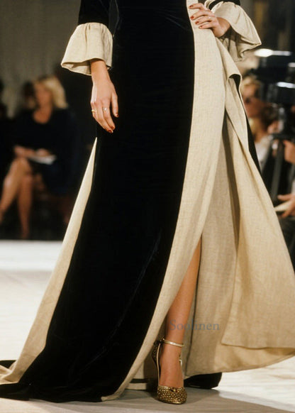 Französisches schwarzes asymmetrisches Patchwork-Abendkleid mit seitlichem Schlitz und ausgestellten Ärmeln