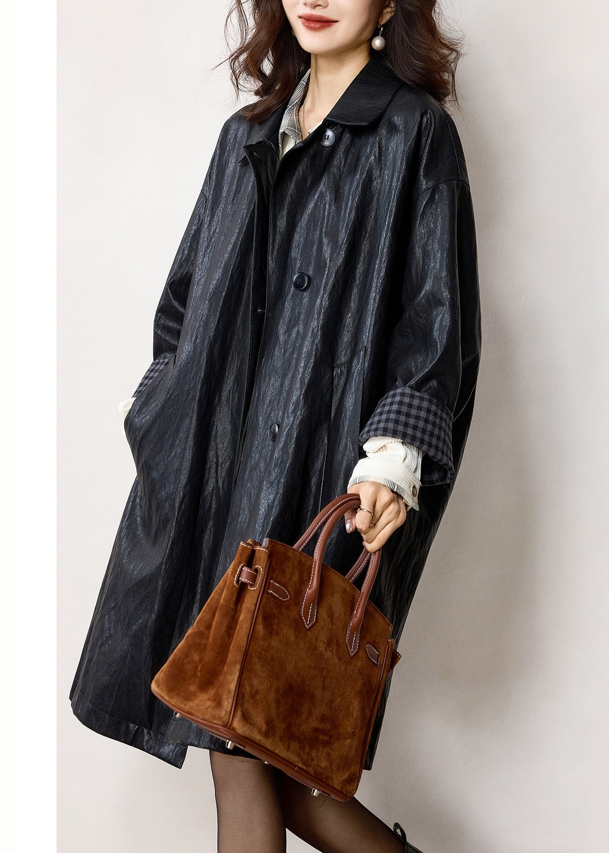 Französischer schwarzer Oversize-Karo-Kunstleder-Trenchcoat Winter
