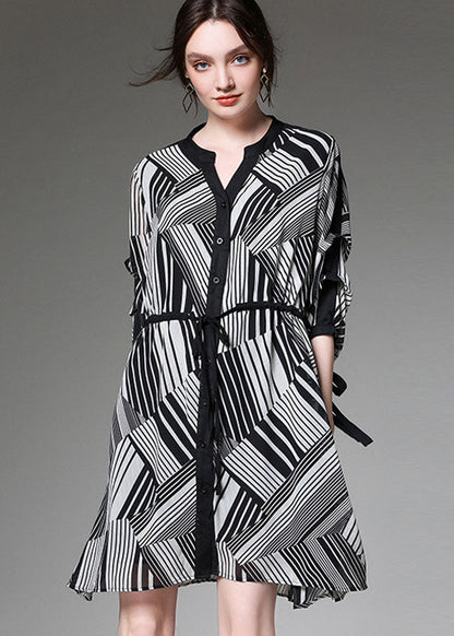 Französisches schwarzes Chiffon-Sommerkleid mit V-Ausschnitt und Knöpfen, halblange Ärmel